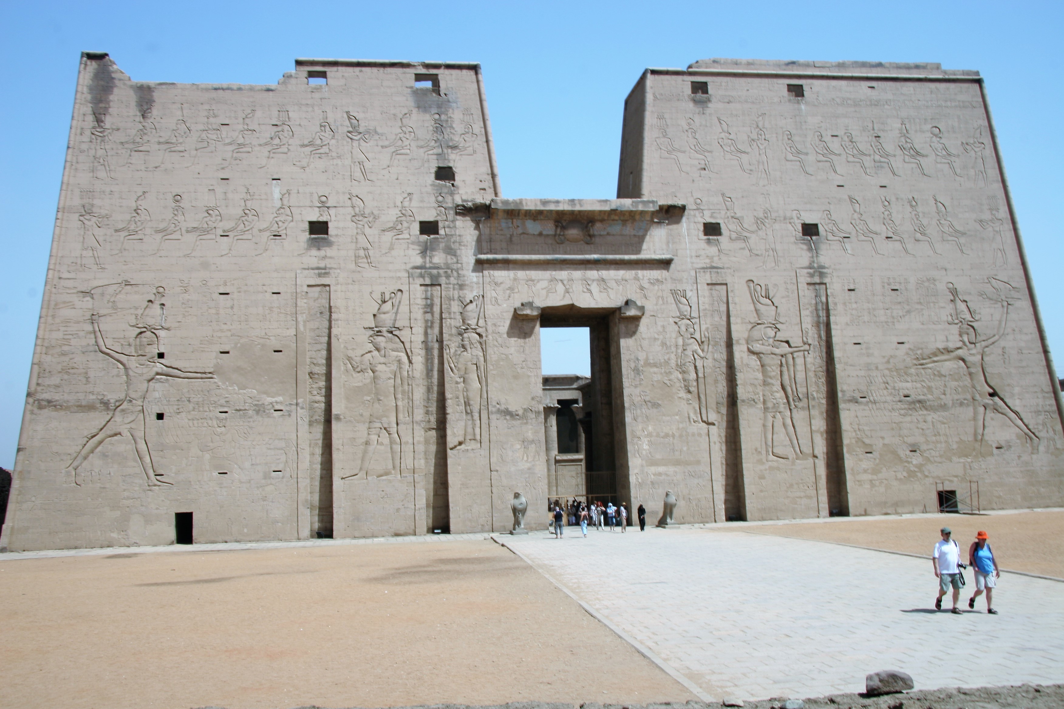 Eg-Edfu-Temple-of-Horus-IMG_9096